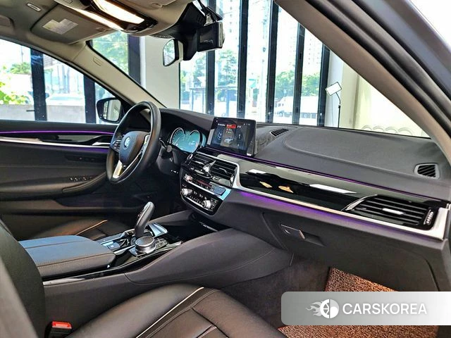 BMW 5 Series (G30) 2018 Серый из Кореи, фото 3