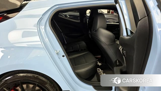 Hyundai Veloster (JS) 2018 Светло-серебряный цвет из Кореи, фото 3