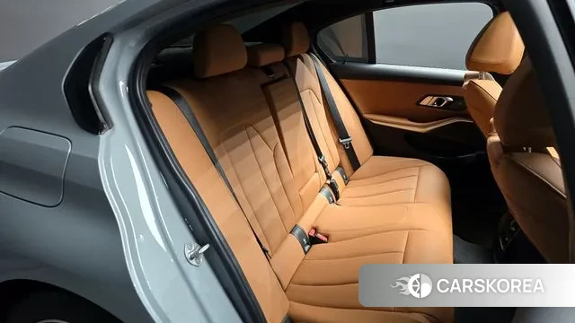 BMW 3 Series (G20) 2023 Светло-серебряный цвет из Кореи, фото 3