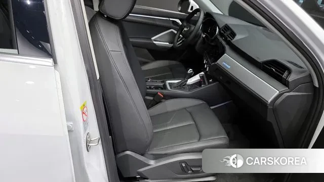 Audi Q3 (F3) 2025 Белый из Кореи, фото 3