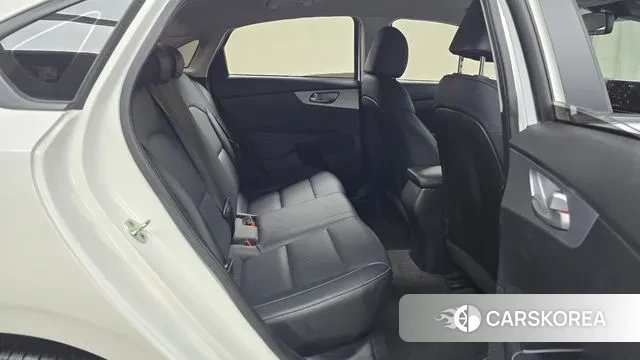 Kia The New K3 2nd generation 2022 Белый из Кореи, фото 3