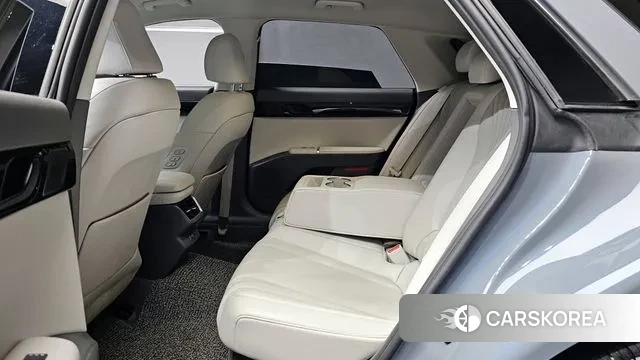 Hyundai Grandeur Hybrid (GN7) 2023 Серебристо-серый из Кореи, фото 3