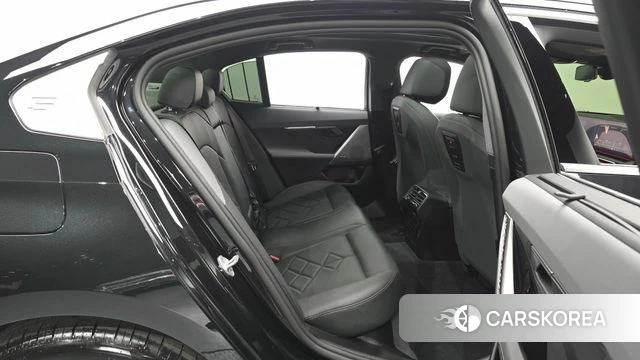 BMW 5 Series (G60) 2025 Черный из Кореи, фото 3