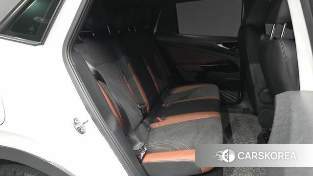 Volkswagen ID.4 2023 Белый из Кореи, фото 3