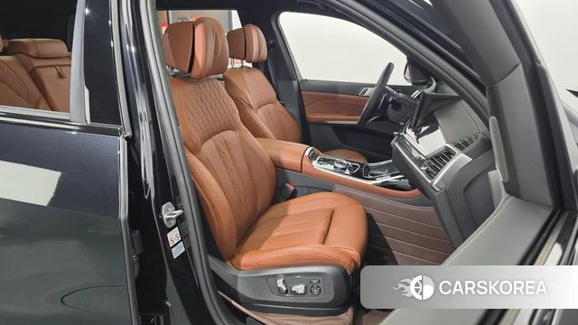 BMW X7 (G07) 2024 Черный из Кореи, фото 3