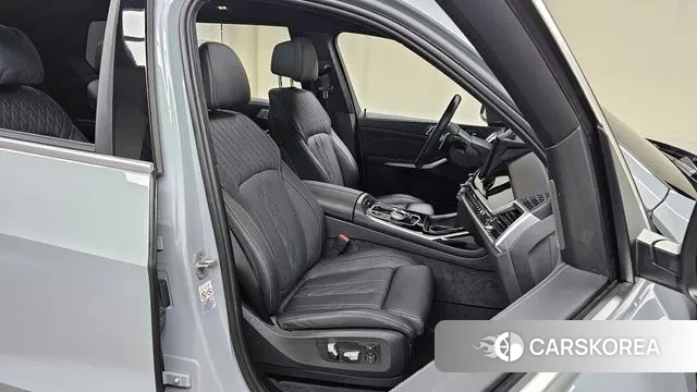 BMW X7 (G07) 2023 Серебристо-серый из Кореи, фото 3