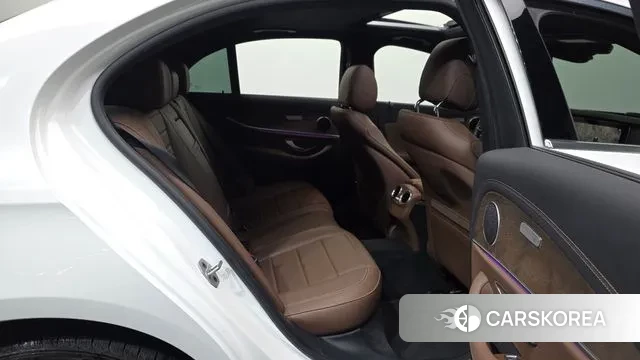 Mercedes-Benz E-Class W213 2022 Белый из Кореи, фото 3