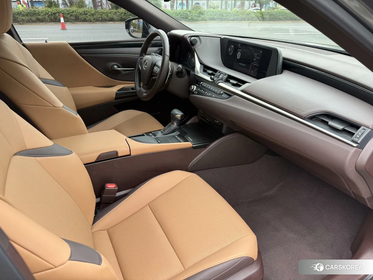Lexus ES 2019 Темно-серый из Китая, фото 3
