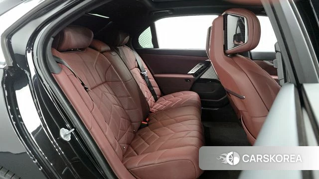 BMW 7 Series (G70) 2025 Черный из Кореи, фото 3