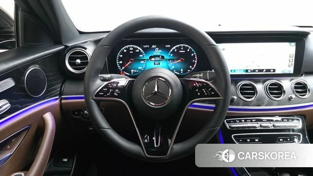 Mercedes-Benz E-Class W213 2023 Черный из Кореи, фото 3