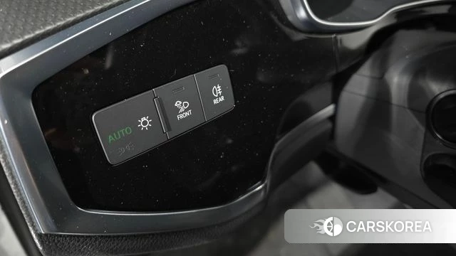 Audi Q3 (F3) 2024 Белый из Кореи, фото 3