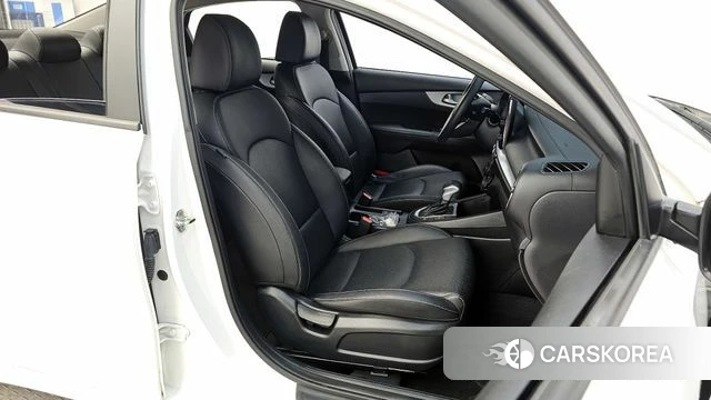 Kia The New K3 2nd generation 2022 Белый из Кореи, фото 3