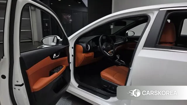 Kia The New K3 2nd generation 2021 Белый из Кореи, фото 3