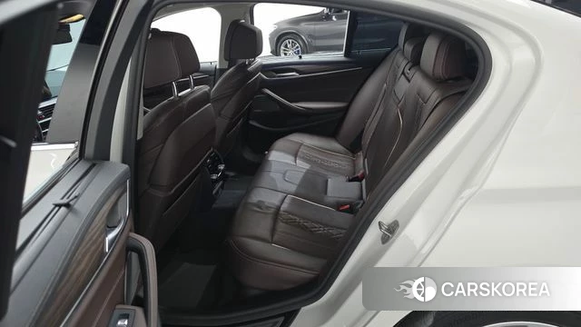 BMW 5 Series (G30) 2022 Белый из Кореи, фото 3