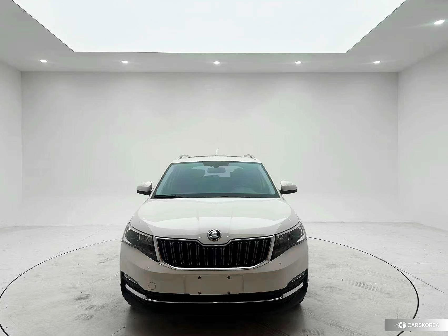 Skoda Komick 2022 Белый из Китая, фото 3