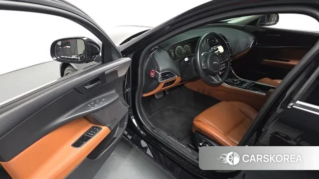 Jaguar XE 2019 Черный из Кореи, фото 3