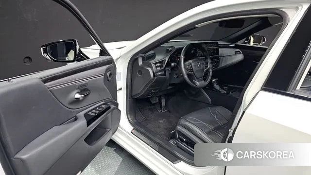 Lexus ES300h 7th generation 2023 Белый из Кореи, фото 3