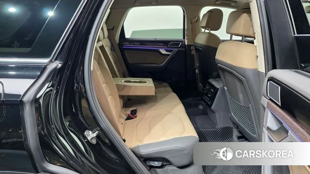 Volkswagen Touareg 3rd generation 2024 Черный из Кореи, фото 3