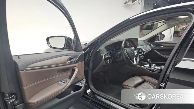 BMW 5 Series (G30) 2021 Черный из Кореи, фото 3