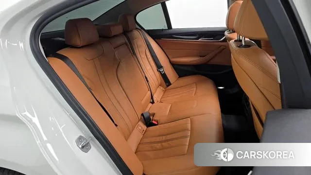 BMW 5 Series (G30) 2018 Белый из Кореи, фото 3