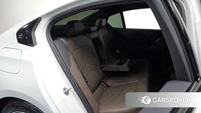 BMW 5 Series (G60) 2025 Белый из Кореи, фото 3