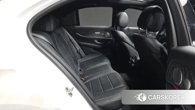 Mercedes-Benz E-Class W213 2022 Белый из Кореи, фото 3