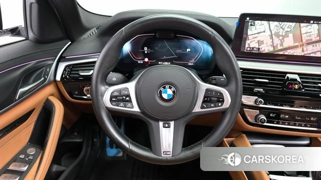 BMW 5 Series (G30) 2023 Белый из Кореи, фото 3