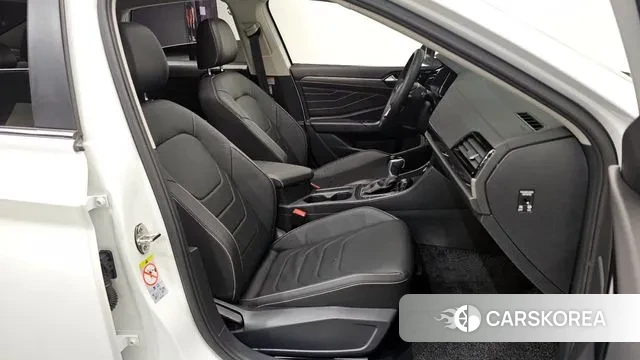 Volkswagen 7th Generation of Jetta 2024 Белый из Кореи, фото 3