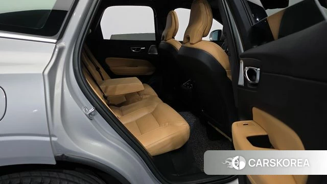 Volvo XC60 second Generation 2022 Серебряный из Кореи, фото 3