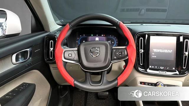 Volvo XC40 2023 Белый из Кореи, фото 3