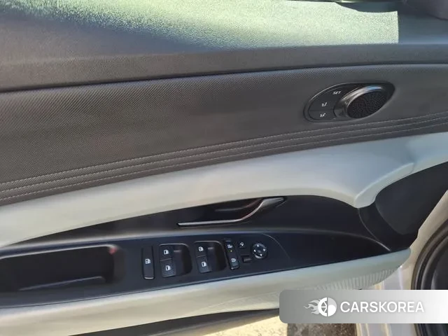 Hyundai The New Avante Hybrid (CN7) 2023 Серебристо-серый из Кореи, фото 3