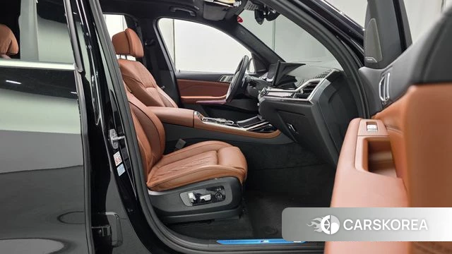 BMW X7 (G07) 2023 Черный из Кореи, фото 3