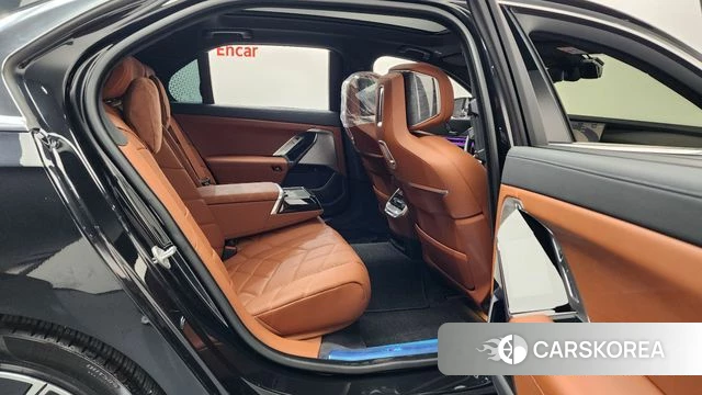 BMW 7 Series (G70) 2023 Черный из Кореи, фото 3