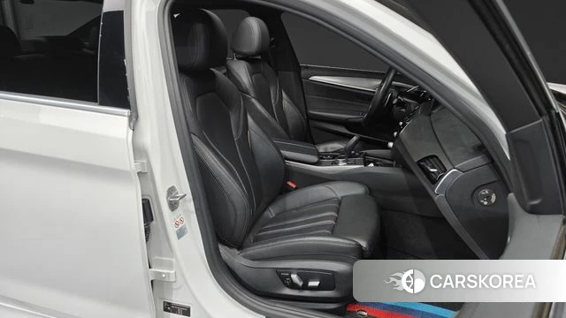 BMW 5 Series (G30) 2018 Белый из Кореи, фото 3