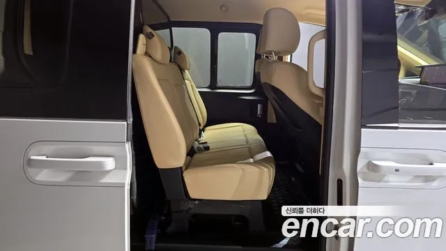 Hyundai Staria 2023 Белый из Кореи, фото 3