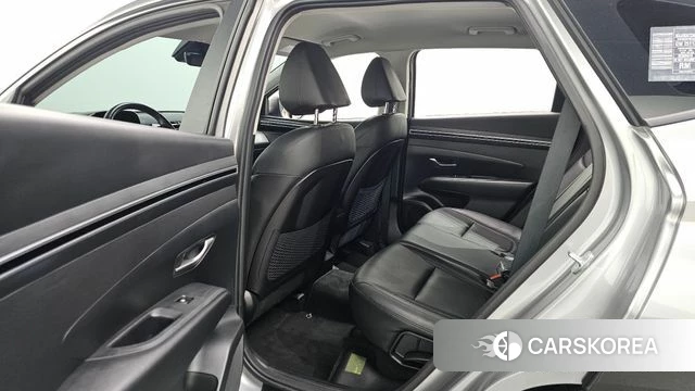 Hyundai Tucson (NX4) 2023 Серебристо-серый из Кореи, фото 3