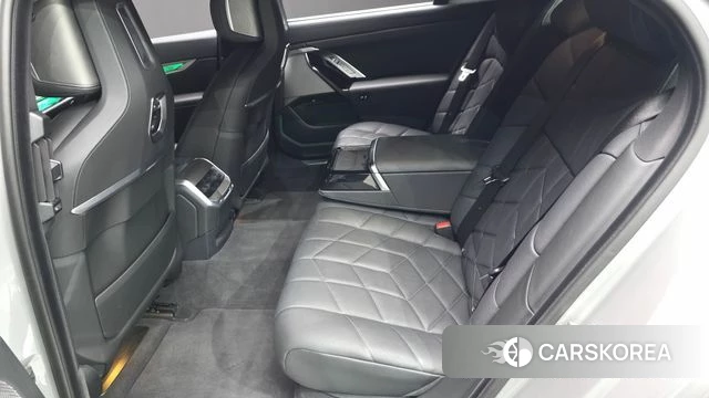 BMW 7 Series (G70) 2024 Серебряный из Кореи, фото 3