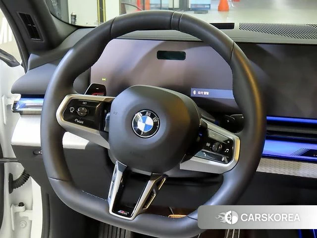 BMW 5 Series (G60) 2025 Белый из Кореи, фото 3
