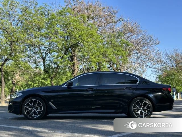 BMW 5 series 2021 Черный из Китая, фото 3
