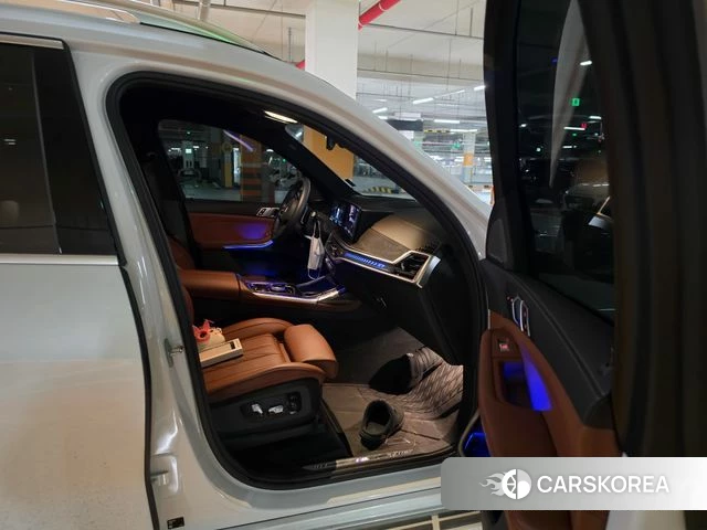 BMW X7 (G07) 2025 Белый из Кореи, фото 3