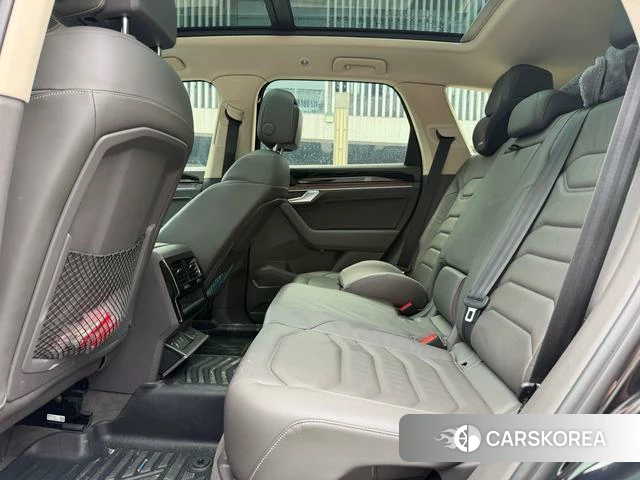 Volkswagen Touareg 2023 Черный из Китая, фото 3