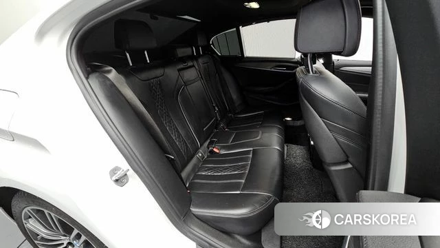 BMW 5 Series (G30) 2018 Белый из Кореи, фото 3