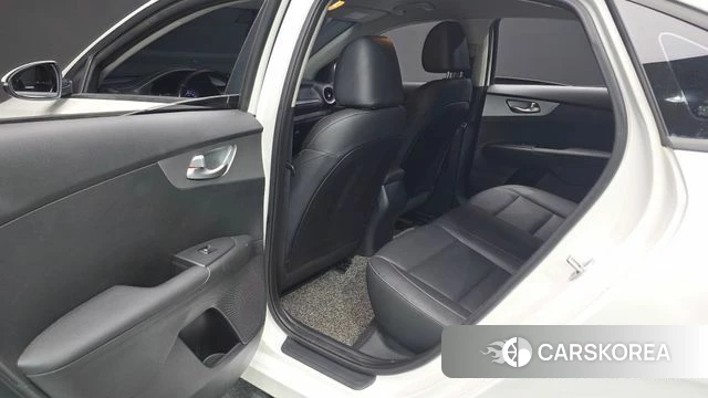 Kia The New K3 2nd generation 2022 Белый из Кореи, фото 3
