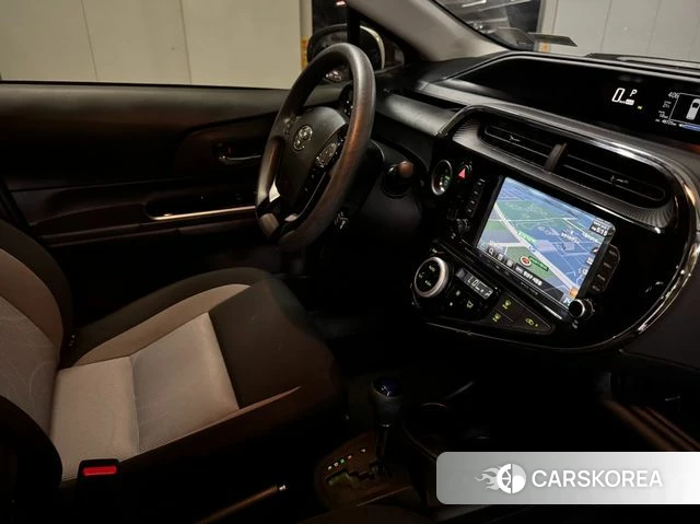 Toyota Prius C 2019 Жемчужный цвет из Кореи, фото 3