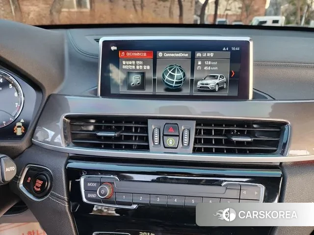 BMW X1 (F48) 2021 Черный из Кореи, фото 3