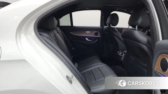 Mercedes-Benz E-Class W213 2022 Белый из Кореи, фото 3