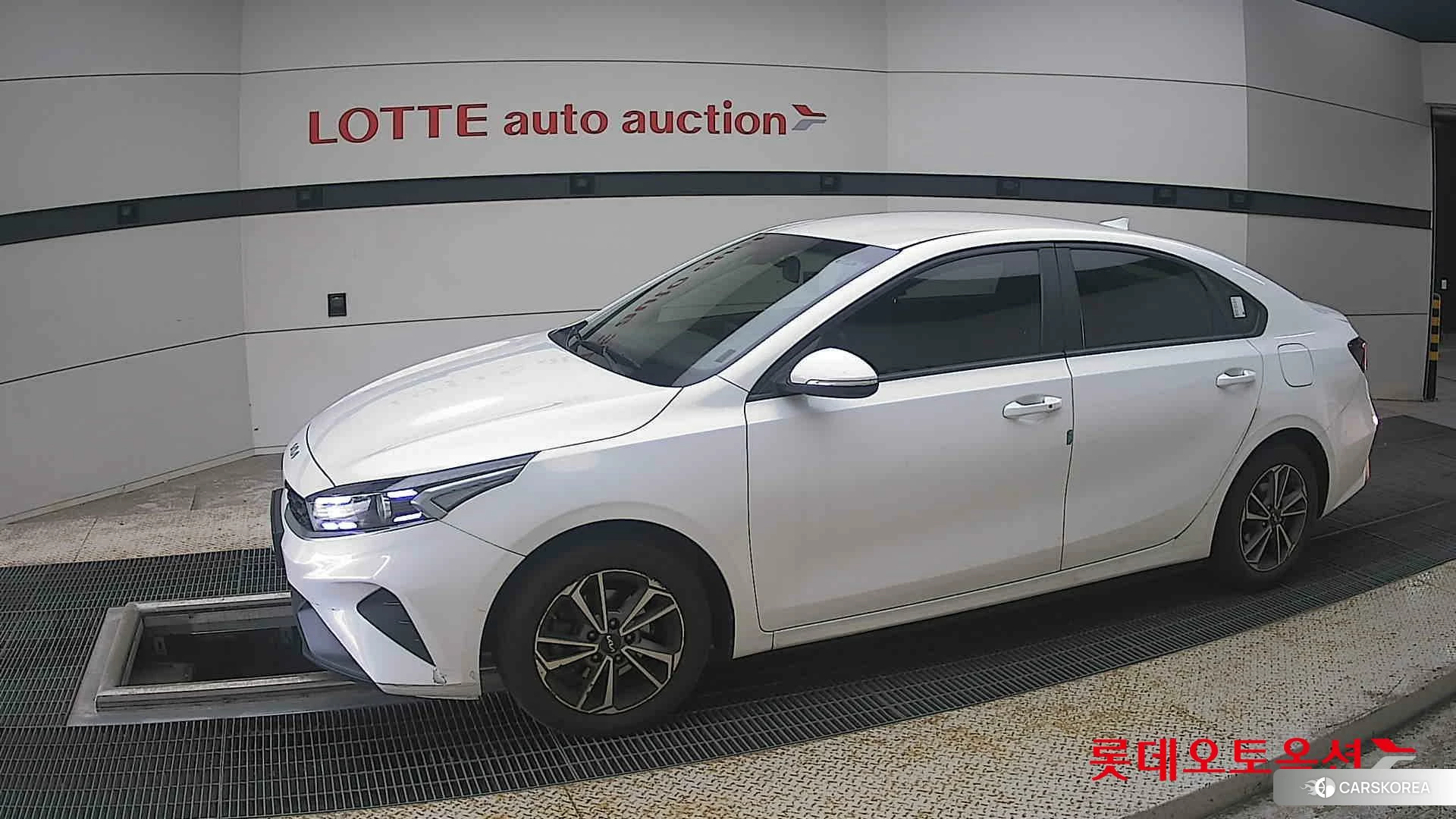 Kia K3 2022 Snow White Pearl из Кореи, фото 3