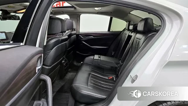 BMW 5 Series (G30) 2018 Белый из Кореи, фото 3