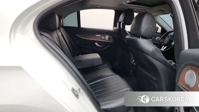 Mercedes-Benz E-Class W213 2018 Белый из Кореи, фото 3