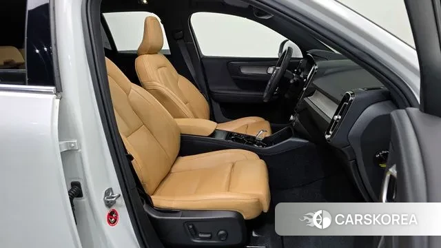 Volvo XC40 2021 Белый из Кореи, фото 3
